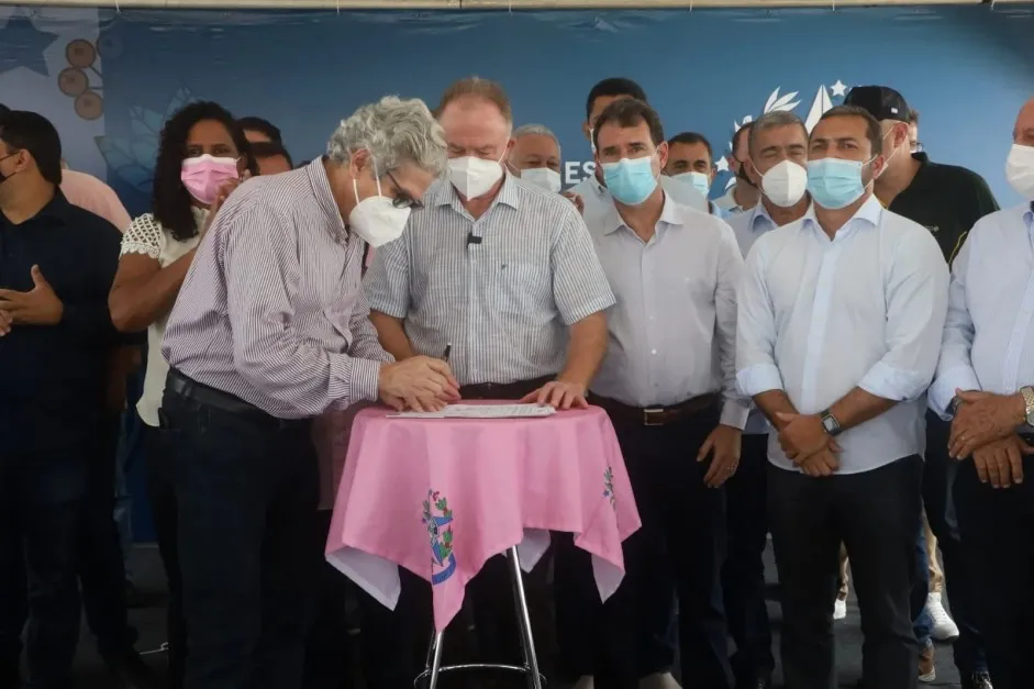 Assinada a ordem de serviço para as obras de interligação da rede de distribuição de gás em Linhares